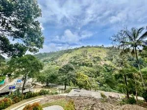 Misty Heights Peermade - Private Mountain Villa Retreat - Vandiperiyār