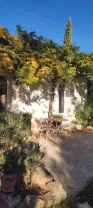 Les treilles de Provence, Gîte la glycine - 莱斯安格尔斯