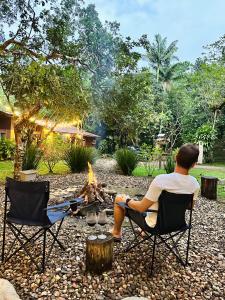 Casa de campo com cachoeira no quintal