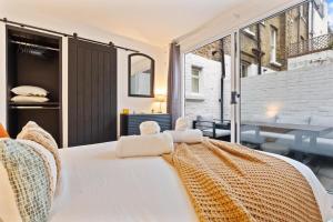 Cozy and Quiet Central 2 minutes walk from Main Street flat w Garden