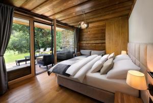 Chalet Mountain Rock - Luxury Retreat at Chalets Kvačianska Dolina