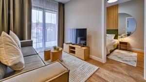 Belle View, Sun & Snow