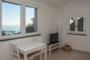 One-Bedroom Apartment with Terrace