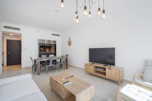 Elegant 1-Bedroom Apartment for 4 in Dubai Marina