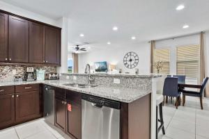 Sun-filled 6 Bdrm Home with Game Room at Encore