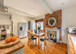 Luxury Country Escape with Hot Tub perfect for Friends and Families