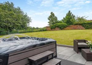 Luxury Country Escape with Hot Tub perfect for Friends and Families