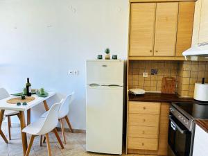 Son of the Beach Apartment - 20sec walk to beach