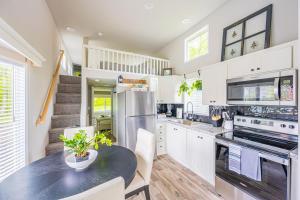 Rainforest Tiny Home Retreat Farm House