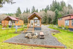 Rainforest Tiny Home Retreat BOHO