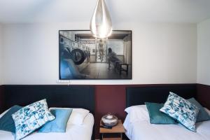 20 PERCENT OFF -TodayOnly-MobileRate Offers-Genius Offers-LondonBridge City Apartment w Free Parking-WiFi-Sleeps7-4Beds-Netflix-Family!
