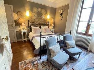 Maison dhôtes et gîtes La Chouannerie à côté du parc du Puy duFou