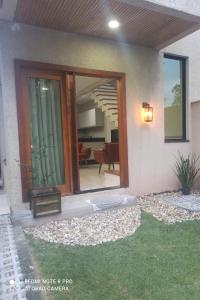 Casa Jade duplex nova com piscina em Mariscal, Bombinhas