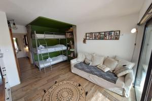 T2 with terrace in La Fossette