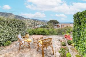 Peaceful Retreat with Stunning Sea View Private Terrace & Garden