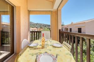 Direct access to the beach residence with swimming pool