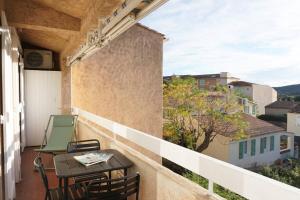 Bright apartment in residence with terrace