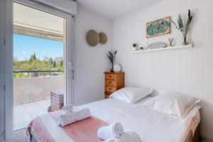 T2 in Lavandou - Residence with Swimming Pool