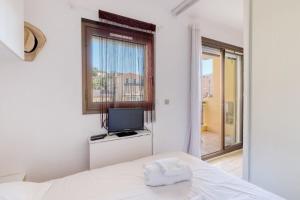 Lavandou - T2 in the city center - 200 m from the sea