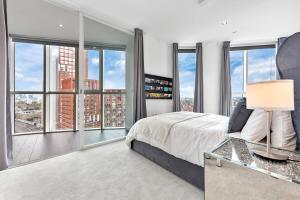 18th Floor Luxury 2 Bedroom, 2 Bathroom Sky View with Rooftop Access & Gym! Unbeatable Experience & Extreme Value!
