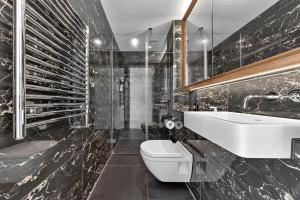 18th Floor Luxury 2 Bedroom, 2 Bathroom Sky View with Rooftop Access & Gym! Unbeatable Experience & Extreme Value!