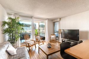 Superb apartment on the port of Favière