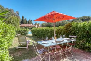 Magnificent NEWLY renovated close to beach & swimming pool