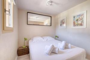 T3 duplex 18m2 terrace with sea view close to the beach