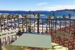 Balcon des îles dOr - T2 seafront historic center