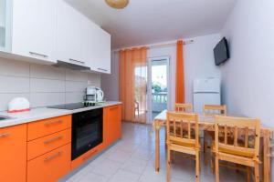 Apartment in Lopar with sea view, balcony, air conditioning, Wi-Fi 4419-4