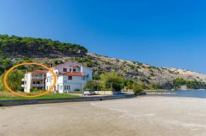Apartment in Lopar with sea view, balcony, air conditioning, Wi-Fi 4419-4 