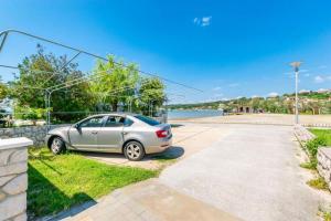 Apartment in Lopar with sea view, balcony, air conditioning, Wi-Fi 4419-4 