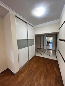 SILENT Main Market Square with AC