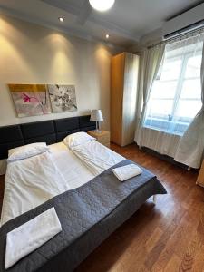 SILENT Main Market Square with AC