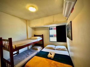 BEIRA MAR 2 Quartos com Ar e Cozinha Completa