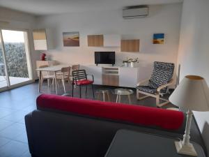 Bleu-Estérel, 50m de la plage, appartement 4 personnes