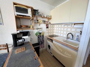STUDIO 1ERE LIGNE MER AVEC PARKING