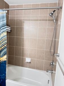 Nice Cozy Room in Thorold, close to Niagara Falls