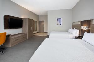 Standard Queen Room with Two Queen Beds and Mobility Accessible Tub room in Holiday Inn Express Fremont an IHG Hotel