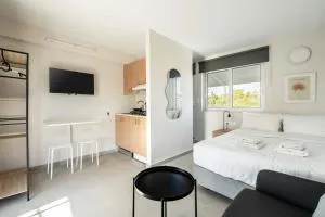 Bright Studio Haven with Scenic View - 武利亚格迈尼