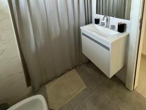 Cómodo departamento a metros del río