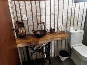 Linda casa com cachoeira privativa, próximo a praia e para até 20 pessoas