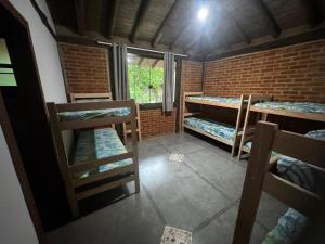 Linda casa com cachoeira privativa, próximo a praia e para até 20 pessoas