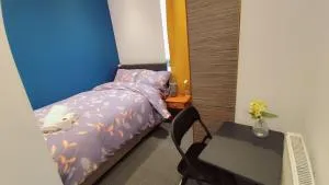 Double-Bedroom in the Heart of Eccles Manchester Perfect for Short Stays - Farnworth