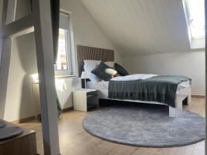 Gemütliches Mansarden-Apartment mit 2 Schlafzimmern & separater Küche