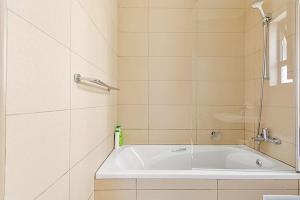 Elegant Retreat 2 Bedroom 1 Bathroom Sleeps 4