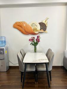 BEN HOMESTAY - Masteri B Vinsmart, căn hộ view hồ và thành phố thoáng