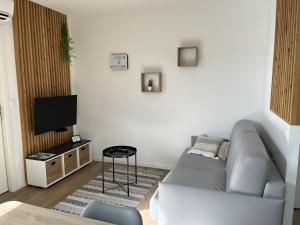 Appartements APPART-HOTEL n 3 avec terrasse, piscine, petit-dejeuner et parking prive : photos des chambres