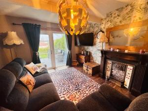 Bright 3 bedroom house with private garden near Edinburgh - Woodside home