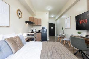 Furnished Studio in Cebu IT Park with WiFi, Netflix and Pool Access